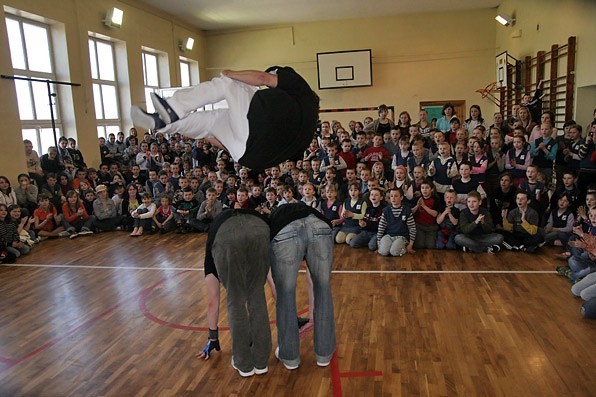 Grupa taneczna Haribo Crew wystąpila w Szkole Podstawowej nr...