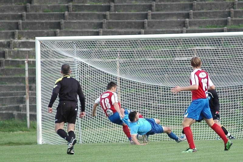 Piłka nożna III liga Gwardia - Baltyk 2:1(0:1)