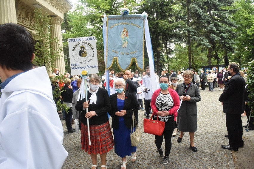 Procesje w parafiach  pw. Najświętszego Zbawiciela,...