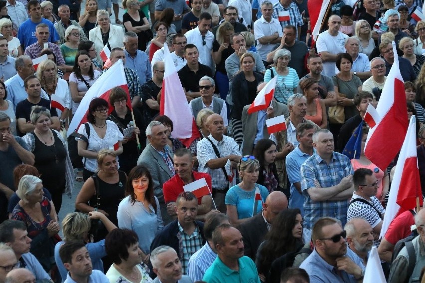 Wielka manifestacja w centrum Kielc „Wolne Sądy” z tysiącami uczestników  