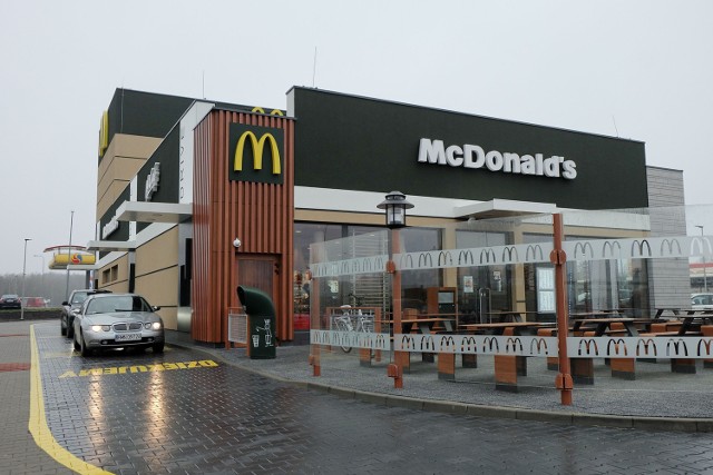 Nowy lokal McDonald's działa już w Białymstoku. Restauracja została wybudowana przy ul. Produkcyjnej 97, obok Selgrosa i stacji Lotos.