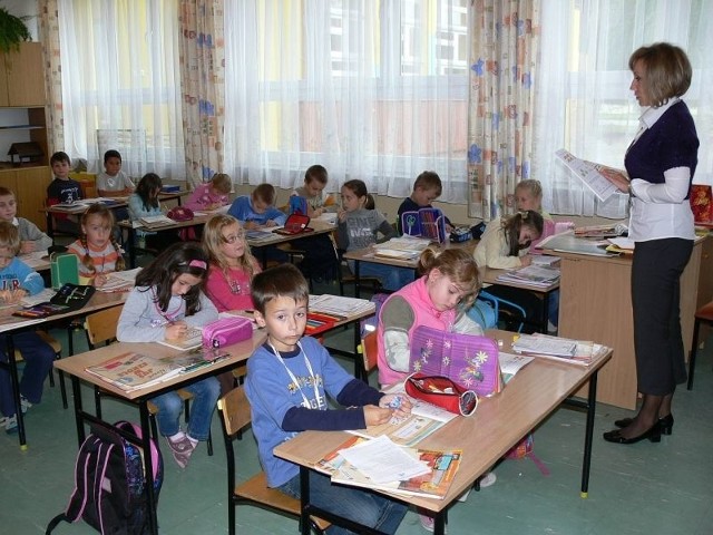 Pierwszaki z Szkoły Podstawowej numer 4 w Tarnobrzegu zostały objęte rządowym programem "Owoce w szkole&#8221;. 