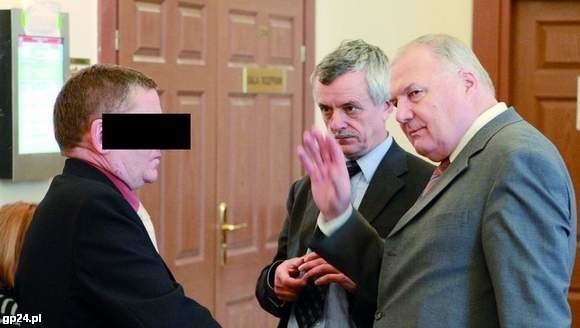 Jednym z oskarżonych jest wiceprezydent Słupska Ryszard Kwiatkowski (w środku).