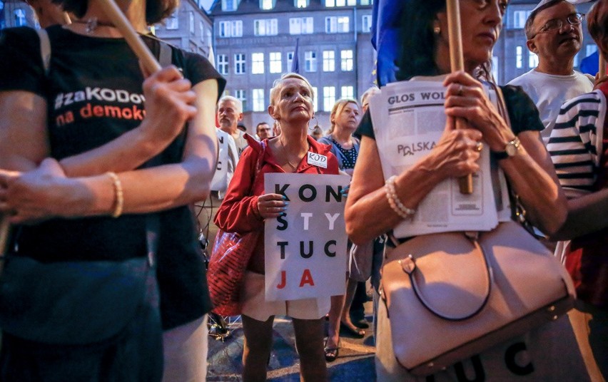 Protest przed sądem okręgowym w Gdańsku 25.07.2018.  „Wolne sądy, wolne wybory, wolna Polska”