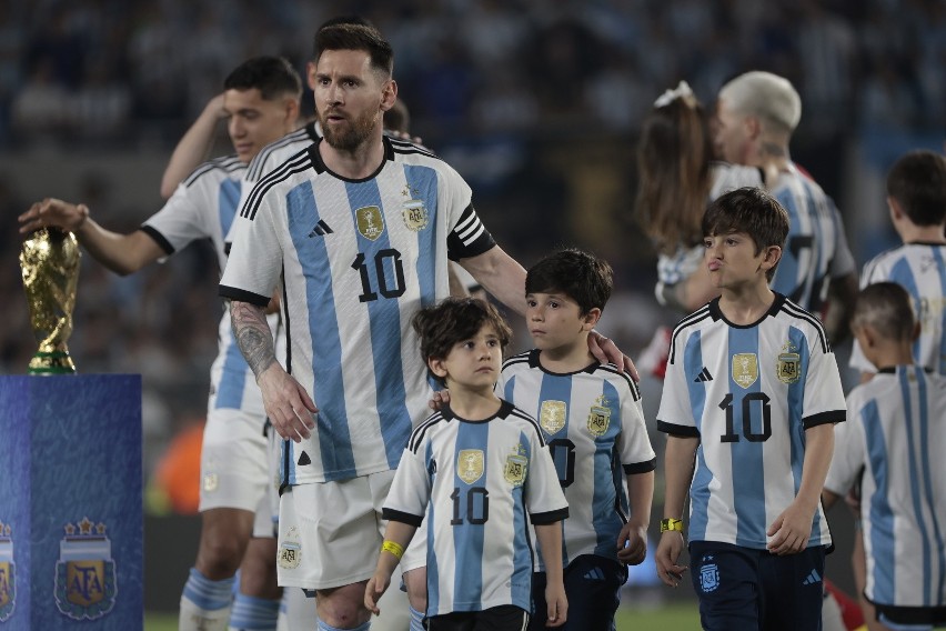 Lionel Messi ze swoimi synami Ciro, Mateo i Thiago