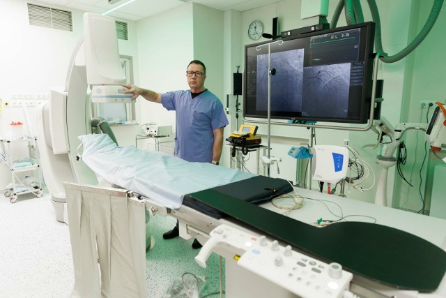– To urządzenie najnowszej generacji - mówi prof. Sławomir Dobrzycki, kierownik kliniki kardiologii inwazyjnej