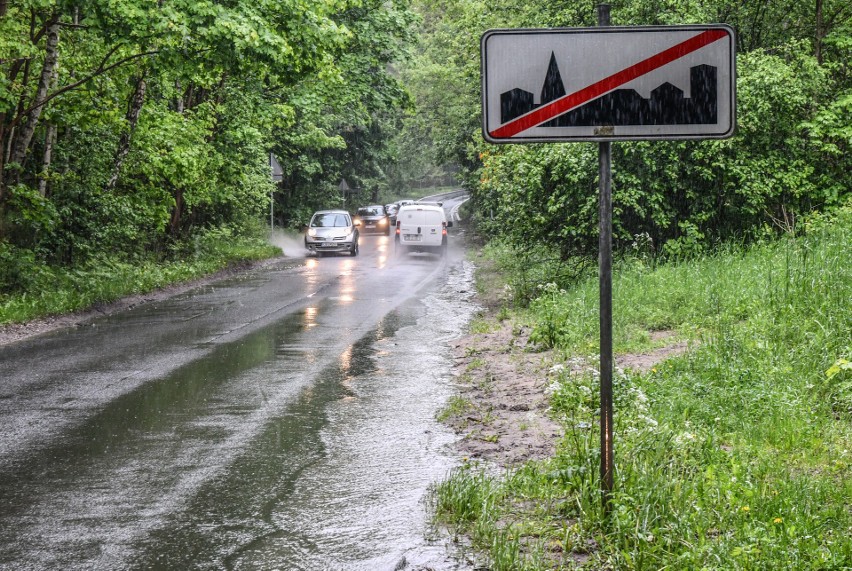 Radny zwraca uwagę, że ruch na tej drodze bardzo się...