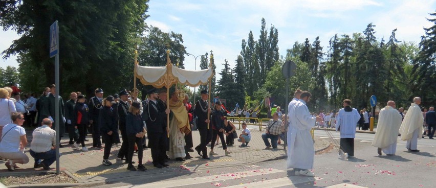 Procesja Bożego Ciała w Inowrocławiu z udziałem prymasa Polski abpa Wojciecha Polaka [zdjęcia]