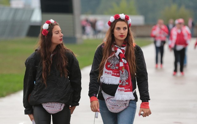 Kibice reprezentacji Polski przed meczem ze Słowenią