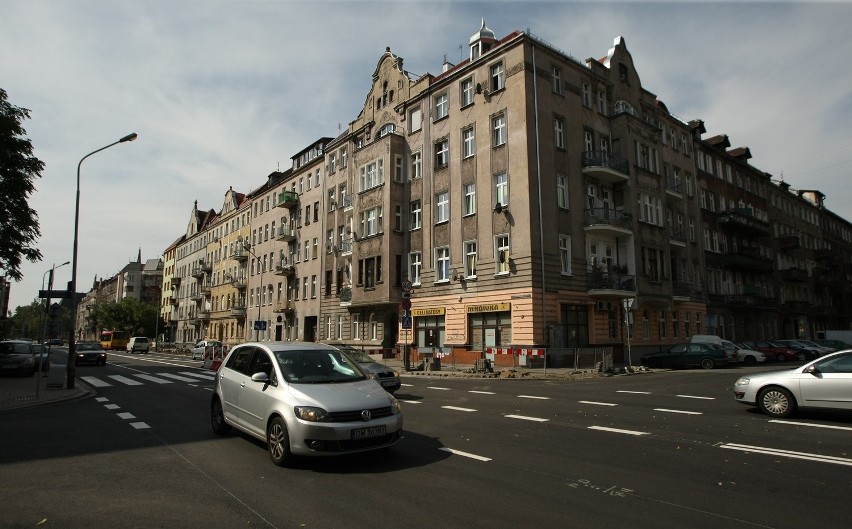 Wrocław: Koniec remontu na Wyszyńskiego. Jezdnia równa jak stół (ZDJĘCIA)