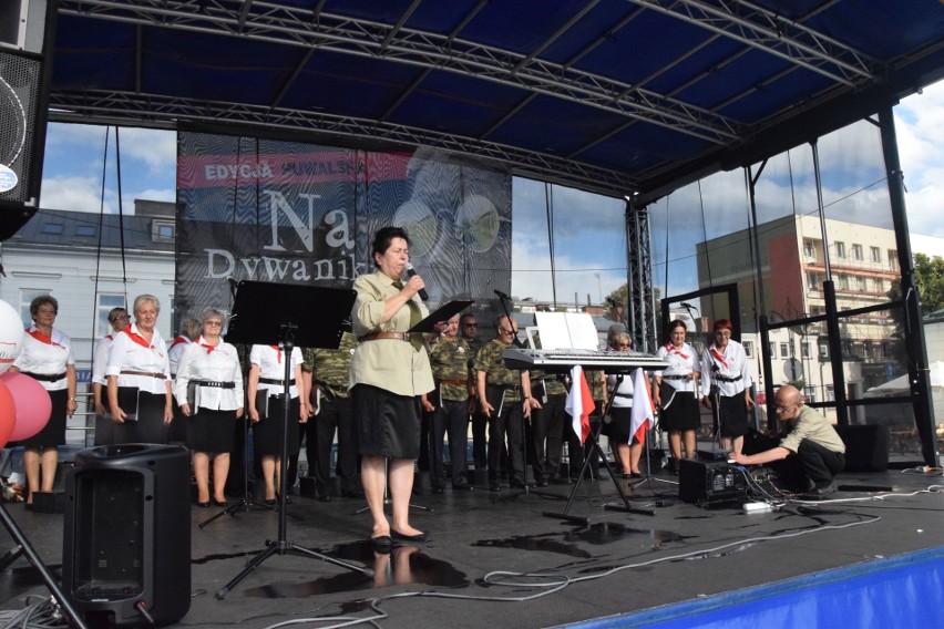 Suwałki. Seniorzy śpiewali piosenki żołnierskie podczas koncertu "Naród, który przestaje śpiewać, przestaje żyć" [ZDJĘCIA, WIDEO]