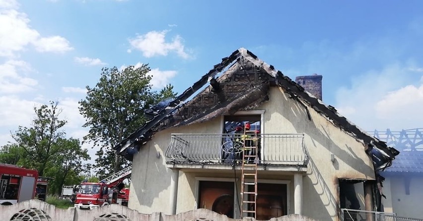 Pożar w Siemianicach. Doszczętnie spłonęło piętro budynku