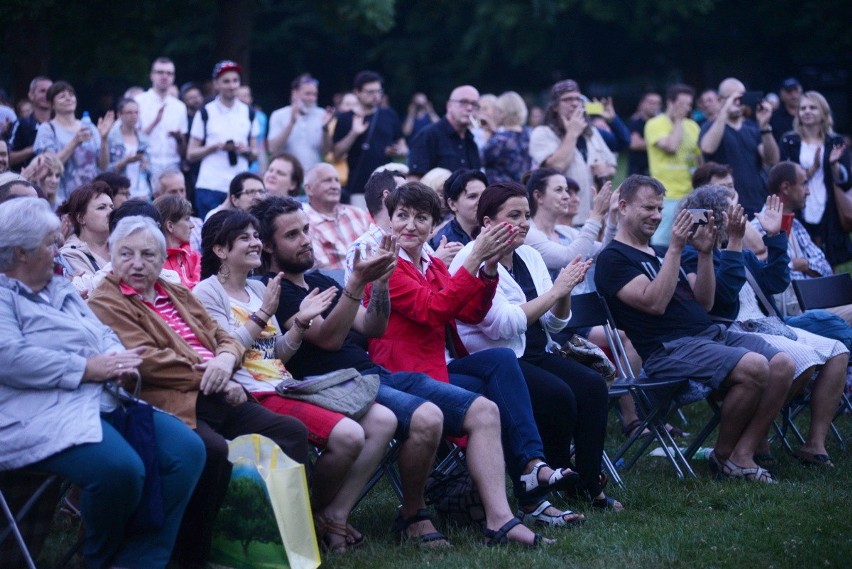 Publiczność podczas koncertu Emira Kusturicy