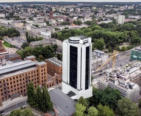 - Taki budynek mógłby stanąć przy pałacu Poznańskiego -...