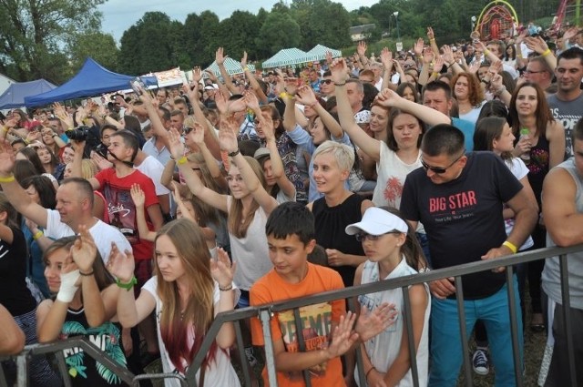 Publiczność nad szydłowieckim zalewem świetnie bawiła się w tanecznych rytmach.