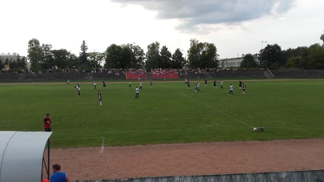 Star Starachowice wygrał ze Świtem Ćmielów 1:0.