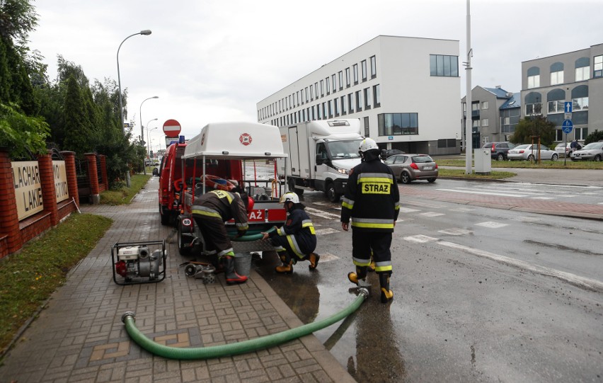 Usuwanie skutków burzy na ul. Jana Niemierskiego w...