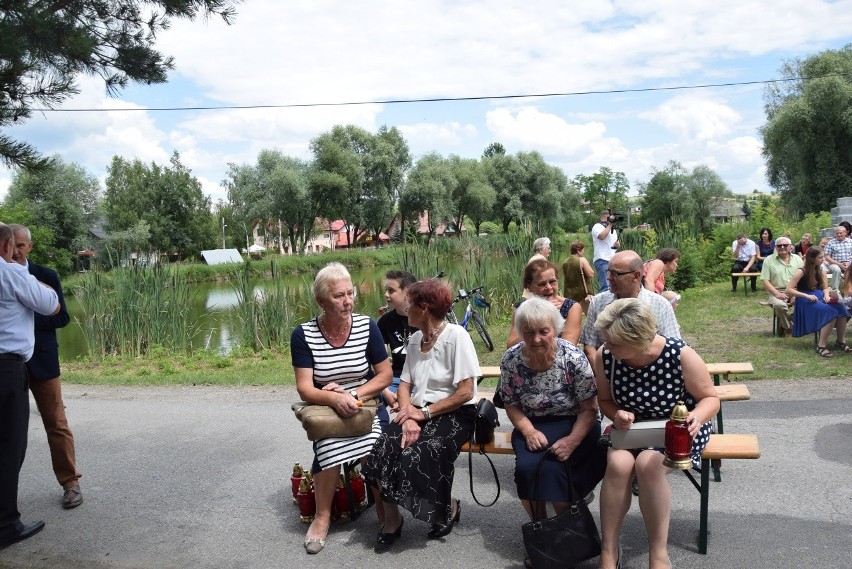 Mieszkańcy uhonorowali 11 chłopów z Masłomiącej zamordowanych w obozie Gross-Rosen [ZDJĘCIA]