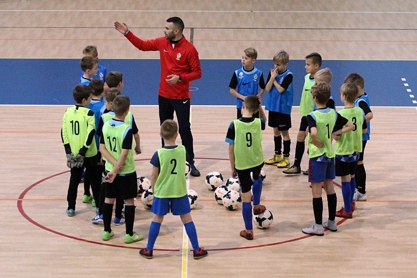 Młodzi piłkarze PAS-u trenowali pod okiem trenerów Mobilnej Akademii Młodych Orłów