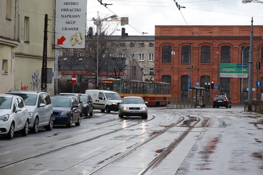 Ulica Przybyszewskiego do remontu, ale bez małego fragmentu przy ul. Piotrkowskiej. Dlaczego?