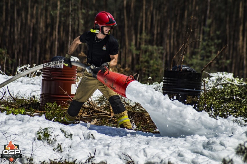 Ćwiczenia strażackie pod kryptonimem BUSH-2021 w lesie w Osi