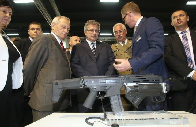 Karabinek modułowy MSBS kalibru 5,56 na kieleckich targach ma swoja premierę. W 2014 roku będzie produkowany w Fabryce Broni Bumaru w Radomiu i będzie na wyposażeniu polskiej armii. Oglądał go prezydent Komorowski i wojskowi.