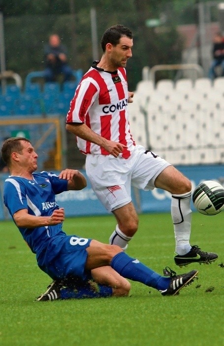 Piotr Gierczak (z lewej) w ostatnim meczu z Cracovią zdobył bramkę