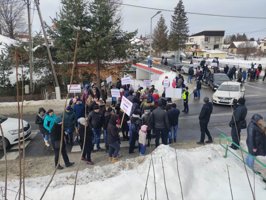 Protest mieszkańców Raby Wyżnej. Nie chcą w centrum swojej...