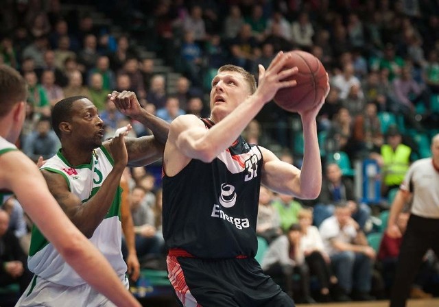 Kibice koszykówki obawiają się, że po połączeniu gdańskiej ENERGI z PGE jeden z potężniejszych sponsorów na Pomorzu przestanie wspierać słupską drużynę Czarnych.
