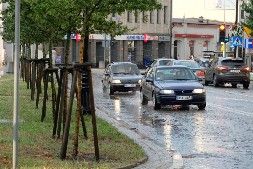Burza w Białymstoku 24 sierpnia 2018. Ulice zamieniły się w...