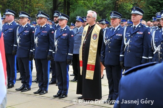 Policjanci na Jasnej Górze. "Warto od czasu do czasu o tym...