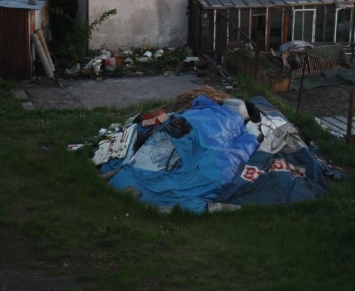 Sterta śmieci pod oknem. Oto Bydgoszcz właśnie (zdjęcia Czytelniczki)