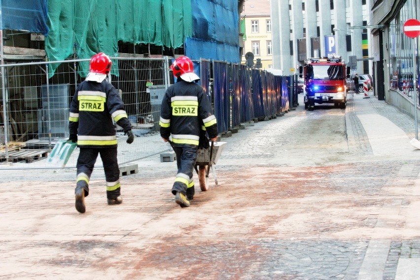 Wrocław: Olej spożywczy sparaliżował centrum. Zamknięte ulice, to nie żart (ZDJĘCIA)