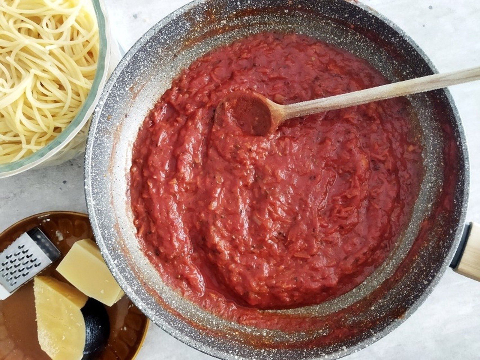 Makaron Z Domowym Sosem Pomidorowym Nowiny