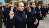 Widowiskowe ślubowanie uczniów klas mundurowych Zakładu Doskonalenia Zawodowego w Kielcach. Zobaczcie zdjęcia i film