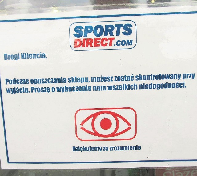 W sklepie Sports Direct ochrona przeszukuje torby klientów