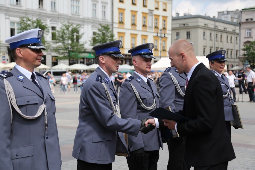 Policjant z Olkusza doceniony w plebiscycie "Policjant Roku 2015"