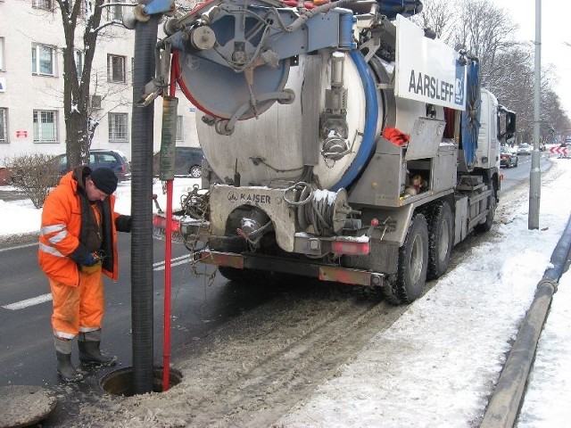 Tak wyglądają prace przy kanalizacji na ulicy Sandomierskiej.