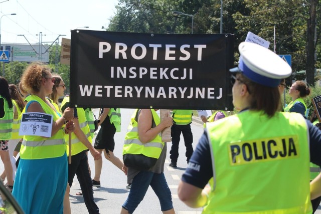 W piątek 14 czerwca 2019 pracownicy Inspekcji Weterynaryjnej protestowali, blokując przejazd w kilku miejscach Polski, m.in. we Wrocławiu.