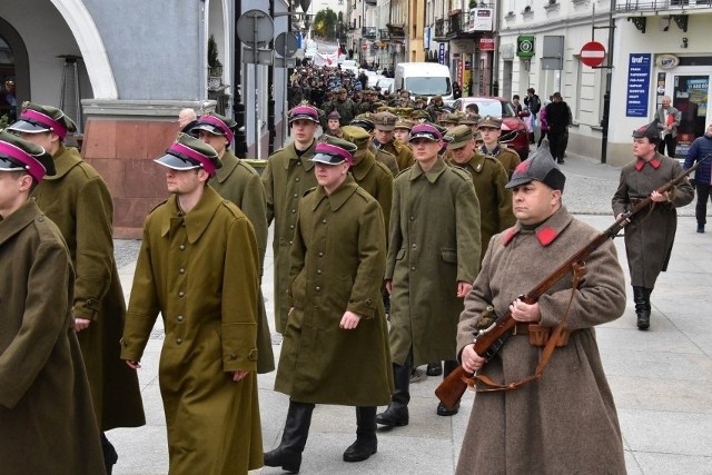 Uczestnicy Kieleckiego Marszu Katyńskiego w 2019 roku