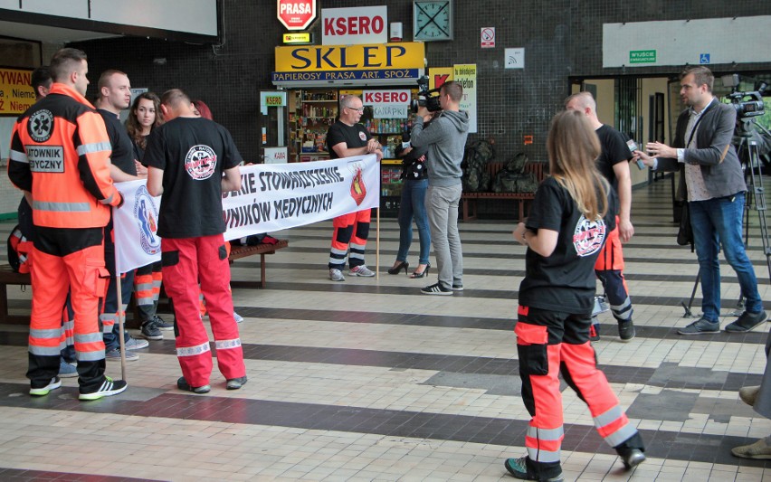 O godz. 12 rozpocznie się protest ratowników medycznych pod...