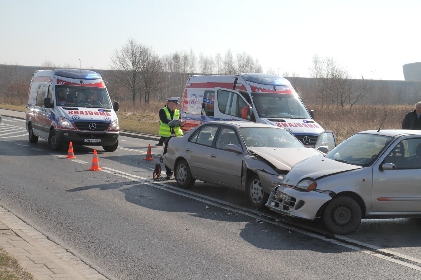 Wrocław: Wypadek na Maślicach. Dwie kobiety zostały ranne (ZDJĘCIA)