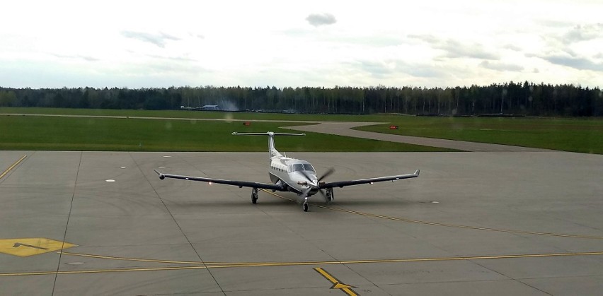 Samolot z Austrii na lotnisku Krywlany w Białymstoku