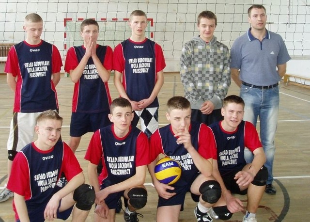 Zwycięzcy turnieju w Sukowie, drużyna Gimnazjum z Woli Jachowiej.