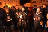 Światełko pamięci Pawła Adamowicza w Piotrkowie na Rynku Trybunalskim. Piotrkowianie uczcili pamięć prezydenta Gdańska