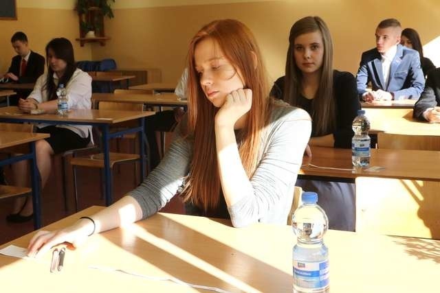 Wczoraj gimnazjaliści (m.in. z Gimnazjum nr 8 w Toruniu - na zdjęciu)  zdawali test z wiedzy humanistycznej, dziś zmierzą się z częścią matematyczno-przyrodniczą 