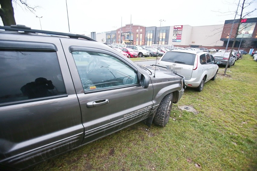 Dantejskie sceny na parkingu pod Magnolią