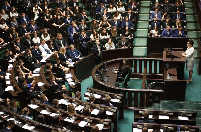 Niedawno Sejm uchwalił zmiany w ustawie dotyczącej programu 500+. Teraz tych pieniędzy komornik nie może zająć