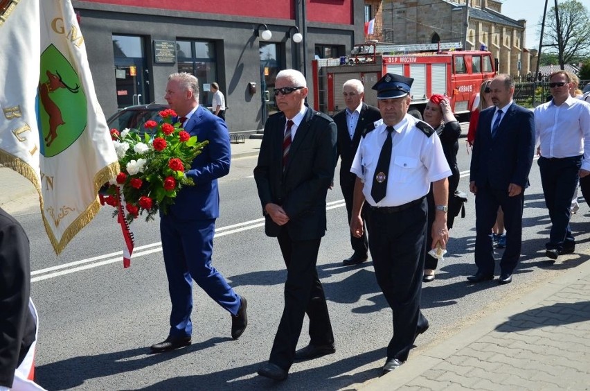 3 maja w Bliżynie - uroczystości pod pomnikiem