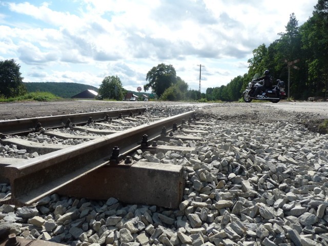 Trwa remont linii kolejowej do Siemirowic. Przy przejeździe w Rybkach obowiązuje ograniczenie prędkości. Utrudnienia potrwają do końca miesiąca.